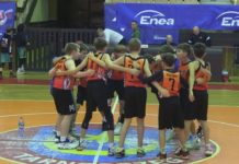 KOLEJNA WYGRANA MŁODYCH SIARKOWCÓW – KOSZYKARZE POKONALI WILKI RZESZÓW