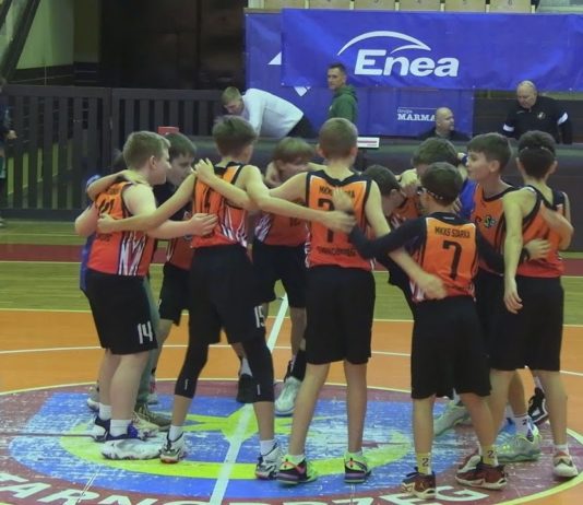 KOLEJNA WYGRANA MŁODYCH SIARKOWCÓW – KOSZYKARZE POKONALI WILKI RZESZÓW