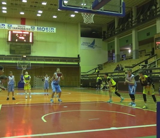 SIARKA TARNOBRZEG PRZEGRAŁA Z LIDEREM – KOLEJNE ZWYCIĘSTWO KOSZYKARZY SOKOŁA ŁAŃCUT