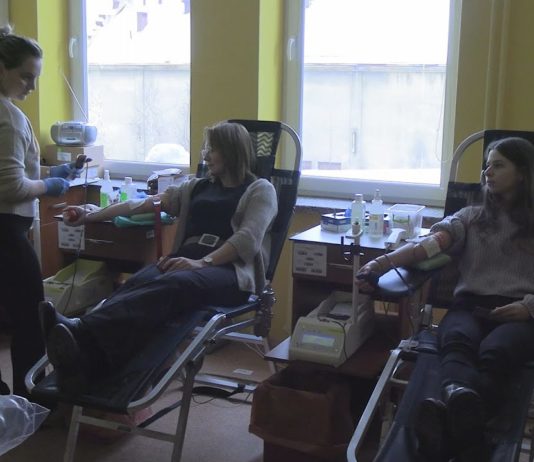 ŚWIĄTECZNA ZBIÓRKA KRWI – W TARNOBRZEGU PODZIELILI SIĘ BEZCENNYM DAREM