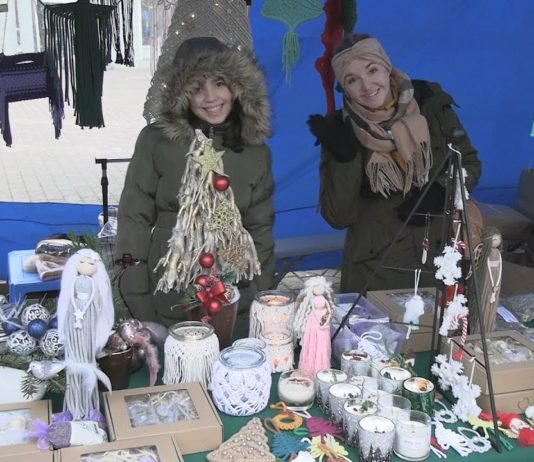 ŚWIĄTECZNE DZIEŁA NA STOISKACH – KIERMASZ BOŻONARODZENIOWY W TARNOBRZEGU