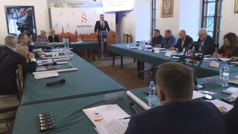BURMISTRZ Z DUŻYM POPARCIEM RADNYCH – W SANDOMIERZU UCHWALILI BUDŻET