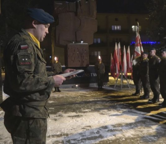 ZAPALILI ŚWIECZKĘ „JĘDRUSIOWI” – W TARNOBRZEGU WSPOMINANO WŁADYSŁAWA JASIŃSKIEGO