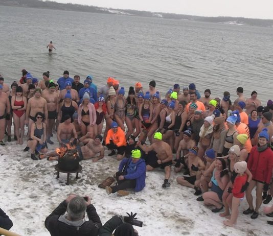 MORSY PROMUJĄ SWOJA PASJĘ – WSPÓLNA ZIMOWA KĄPIEL W TARNOBRZEGU