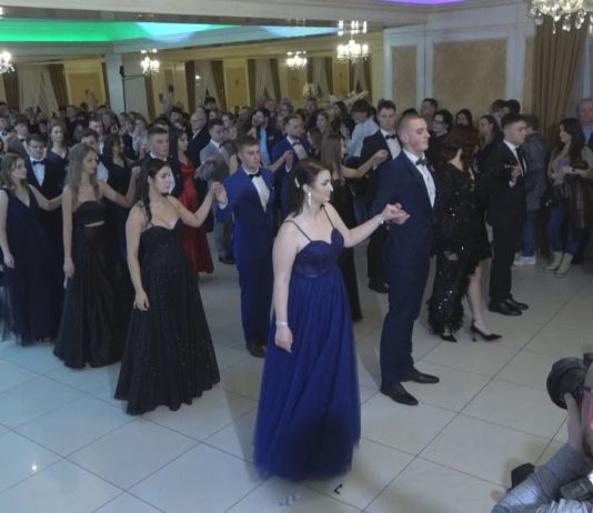 UROCZYSTY BAL MATURALNY – SEZON STUDNIÓWKOWY W TARNOBRZEGU ROZPOCZĘTY