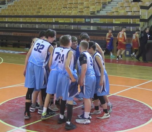 ŚWIETNY MECZ MŁODYCH KOSZYKARZY Z TARNOBRZEGA – SIARKA POKONAŁA DRUŻYNĘ Z PRZEMYŚLA