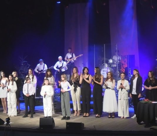 KOLĘDA NA DWA SERCA – ZNAKOMITY KONCERT W TARNOBRZESKIM DOMU KULTURY