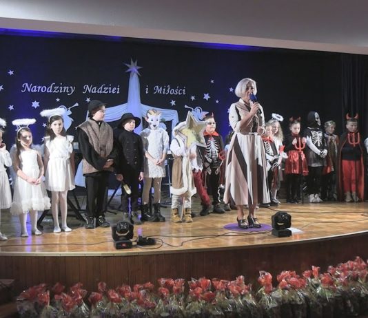 ŚPIEWALI KOLĘDY I PASTORAŁKI – W GRĘBOWIE DBAJĄ O ŚWIĄTECZNE TRADYCJE