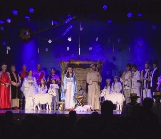 GMINNE JASEŁKA NA SCENIE – ŚWIĄTECZNY SPEKTAKL W SKOPANIU