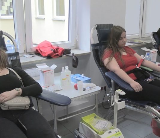 PIERWSZA „WAMPIRIADA” W TARNOBRZEGU – W MURACH UCZELNI ODDAWALI KREW