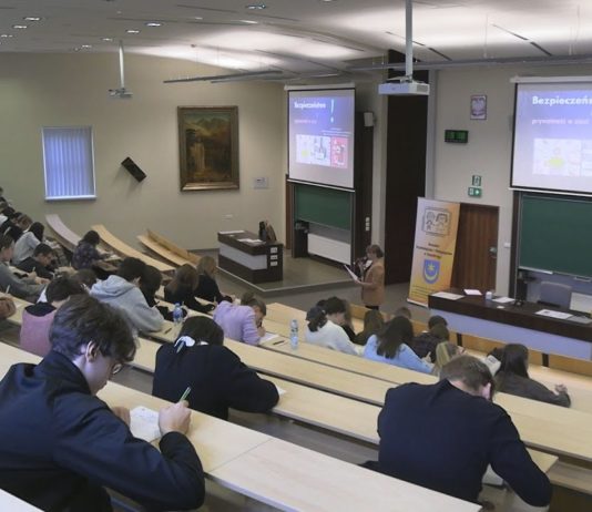 SPOTKANIE Z GRAMATYKĄ I ORTOGRAFIĄ – MIEJSKIE DYKTANDO W TARNOBRZEGU