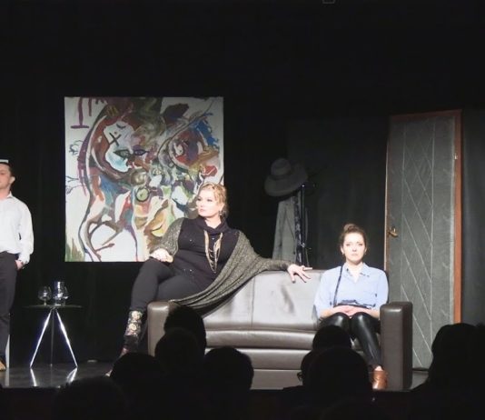 SPEKTAKL Z POLITYKĄ W TLE – W TARNOBRZEGU POKOCHALI TEATR