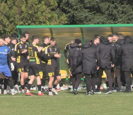 EFEKTOWNA WYGRANA W OSTATNIM SPARINGU – PIŁKARZE SIARKI TARNOBRZEG CZEKAJĄ NA LIGĘ