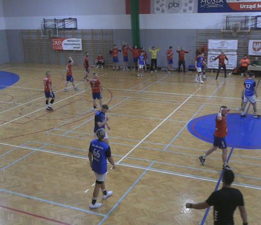 UPRAGNIONE PRZEŁAMANIE PIŁKARZY RĘCZNYCH – WISŁA SANDOMIERZ POKONAŁA DRUŻYNĘ Z KIELC