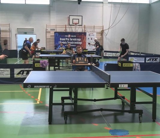 TENISIŚCI STOŁOWI WALCZĄ O WYGRANĄ – W TARNOBRZEGU ROZEGRALI KOLEJNY TURNIEJ