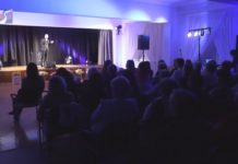 SŁAWOMIR MALINOWSKI ZAŚPIEWAŁ DLA PAŃ – W GRĘBOWIE ŚWIĘTOWALI DZIEŃ KOBIET