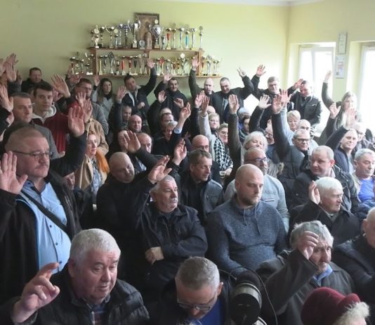 NIE CHCĄ MASZTU W CENTRUM OSIEDLA – MIESZKAŃCY TARNOBRZESKIEGO MOKRZYSZOWA ZAPROTESTOWALI