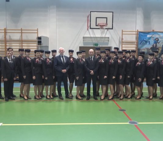 UROCZYSTE ŚLUBOWANIE W TARNOBRZEGU – SZKOLNE ŚWIĘTO W „PRYMASÓWCE”