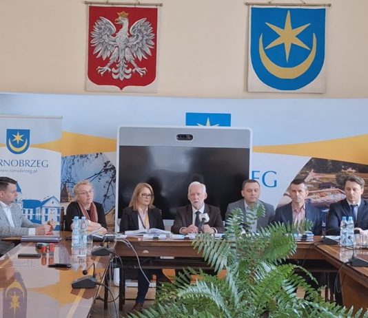 UMOWY Z WYKONAWCAMI PODPISANE – DROGI ZOSTANĄ ZMODERNIZOWANE