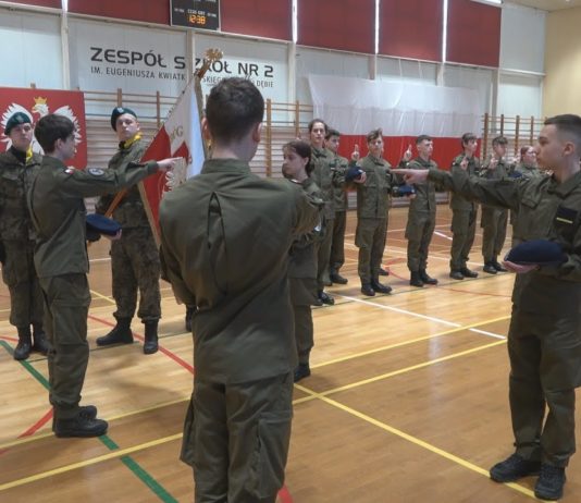NOWA PROPOZYCJA ZESPOŁU SZKÓŁ NR 2 – UROCZYSTA PRZYSIĘGA W NOWEJ DĘBIE