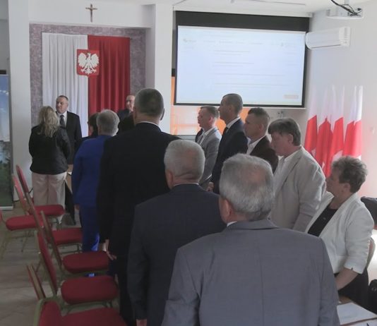 PIERWSZA SESJA W GORZYCACH – ZAPRZYSIĘŻENIE WÓJTA LESZKA SURDEGO