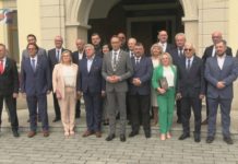 RADNI ZŁOŻYLI ŚLUBOWANIE – PIERWSZA SESJA RADY MIASTA TARNOBRZEGA