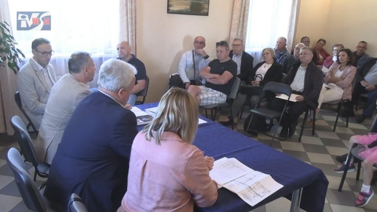 MIESZKAŃCY MIECHOCINA PRZECIWKO BUDOWIE MASZTU – JAKIE BĘDĄ DALSZE LOSY INWESTYCJI?