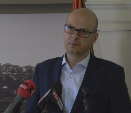 PIERWSZE DECYZJE BURMISTRZA PAWŁA NIEDŹWIEDZIA – ZMIANY W URZĘDZIE MIEJSKIM W SANDOMIERZU