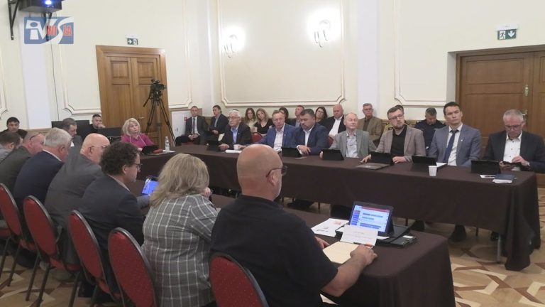 DYNAMICZNA SYTUACJA W RADZIE MIASTA – JAKI JEST UKŁAD SIŁ W TARNOBRZEGU?