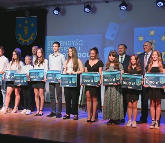 HONOROWE TYTUŁY I STYPENDIA – UROCZYSTA SESJA RADY GMINY GORZYCE