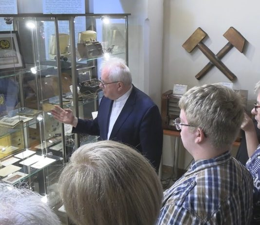 STARE RADIOODBIORNIKI NA WYSTAWIE – UNIKALNA EKSPOZYCJA W TARNOBRZEGU –