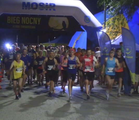 NOCNE BIEGANIE WOKÓŁ JEZIORA – W TARNOBRZEGU RYWALIZOWALI PO RAZ CZWARTY
