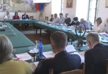 SPOKOJNA SESJA W SANDOMIERZU – BURMISTRZ Z WOTUM ZAUFANIA I ABSOLUTORIUM