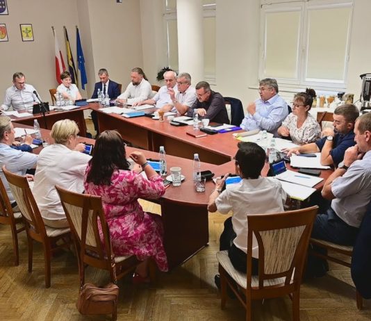 ZARZĄD POWIATU OCENIONY POZYTYWNIE – SESJA ABSOLUTORYJNA W STAROSTWIE POWIATOWYM W TARNOBRZEGU