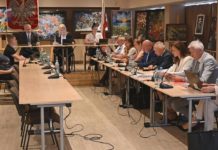 SESJA RADY MIEJSKIEJ W NOWEJ DĘBIE – BURMISTRZ UZYSKAŁ WOTUM ZAUFANIA I ABSOLUTORIUM