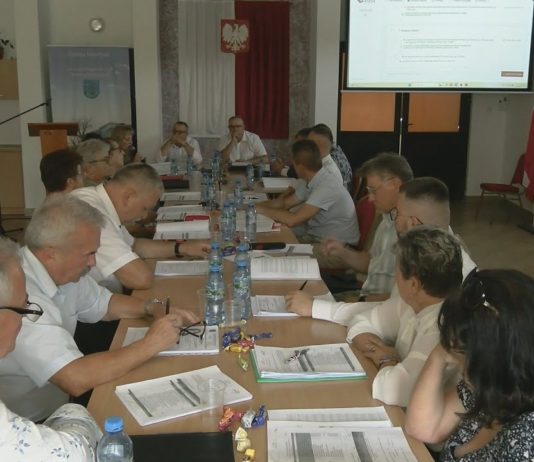 SESJA ABSOLUTORYJNA W GORZYCACH – RADNI POZYTYWNIE OCENILI PRACĘ WÓJTA