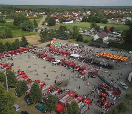MOC ATRAKCJI NA PLACU TARGOWYM W GRĘBOWIE – TRZECI ZLOT SAMOCHODÓW STRAŻACKICH