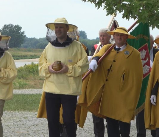 W SANDOMIERZU PODZIĘKOWALI PSZCZELARZOM – TRZECIA ODSŁONA POWIATOWEGO ŚWIĘTA MIODU