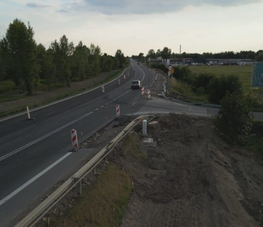 PRZY KRAJÓWCE BĘDZIE BEZPIECZNIEJ – TRWA REALIZACJA DUŻEJ INWESTYCJI W GMINIE GORZYCE