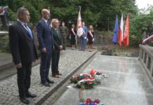 W SANDOMIERZU ODDALI HOŁD BOHATEROM – WSPOMNIENIE AKCJI BURZA I BITWY POD PIELASZOWEM