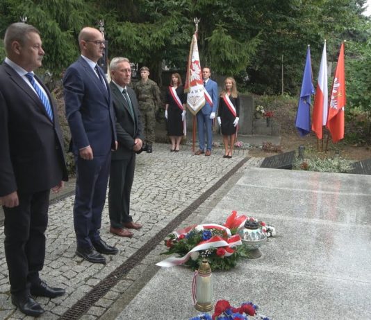 W SANDOMIERZU ODDALI HOŁD BOHATEROM – WSPOMNIENIE AKCJI BURZA I BITWY POD PIELASZOWEM