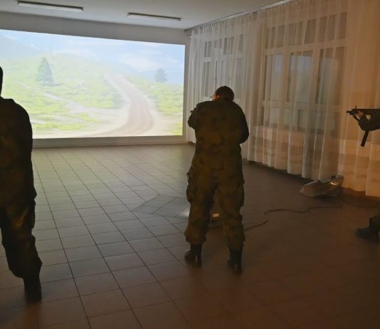ROZWIJAJĄ MILITARNE PASJE – W NOWEJ DĘBIE POWSTAŁA WIRTUALNA STRZELNICA