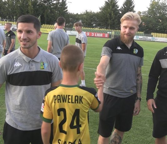 INTEGRACJA SIARKOWEJ RODZINY – PIŁKARSKIE ŚWIĘTO NA STADIONIE W TARNOBRZEGU