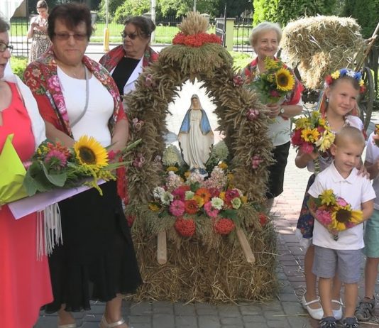 PODZIĘKOWALI ZA ZEBRANE PLONY – ŚWIĘTO CHLEBA W MOKRZYSZOWIE
