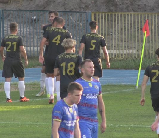 EMOCJONUJĄCA KOŃCÓWKA W NOWEJ DĘBIE – PIŁKARZE STALI PRZEGRALI Z LZS ZDZIARY