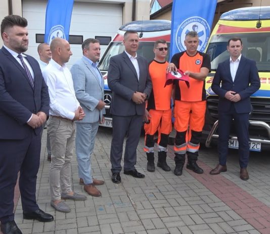 PRZEKAZANIE NOWEGO AMBULANSU – PODSTACJA W GORZYCACH Z NOWOCZESNYM POJAZDEM