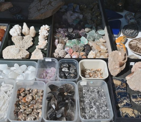 SKARBY ZIEMI NA ZAMKOWYM DZIEDZIŃCU – GIEŁDA MINERAŁÓW W TARNOBRZEGU