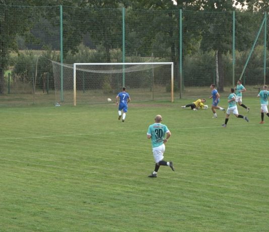 PIŁKARZE TRANSDŹWIGU STALE WCIĄŻ BEZ PUNKTÓW – EFEKTOWNE ZWYCIĘSTWO STALI NOWA DĘBA