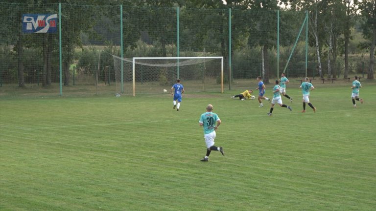 PIŁKARZE TRANSDŹWIGU STALE WCIĄŻ BEZ PUNKTÓW – EFEKTOWNE ZWYCIĘSTWO STALI NOWA DĘBA