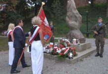 UPAMIĘTNILI PODPISANIE POROZUMIEŃ SIERPNIOWYCH – UROCZYSTOŚĆ PATRIOTYCZNA W SANDOMIERZU